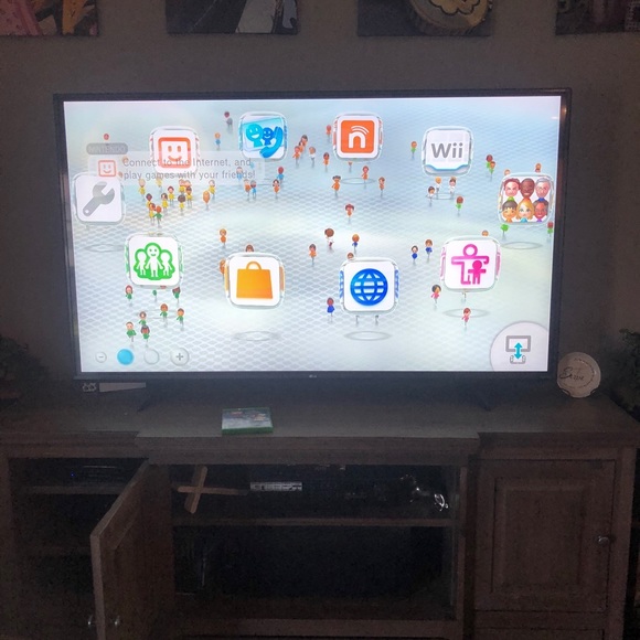 Nintendo Wii U WUP-101(02) Deluxe 32 GB - Picture 2 of 7